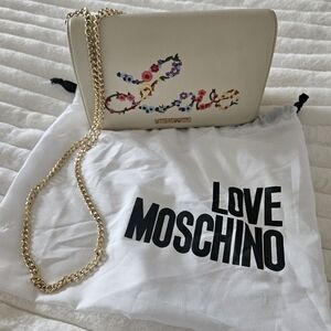 NWOT Love Moschino Floral LOVE Embroidered Crossbody Bag Cream Gold Chain
